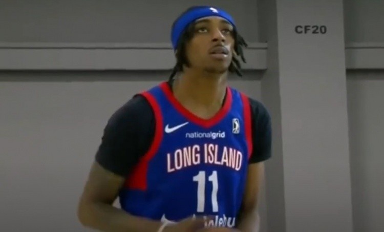 薛思佳:多诺万-威廉姆斯最快将于本周五到上海 状态应该不成问题