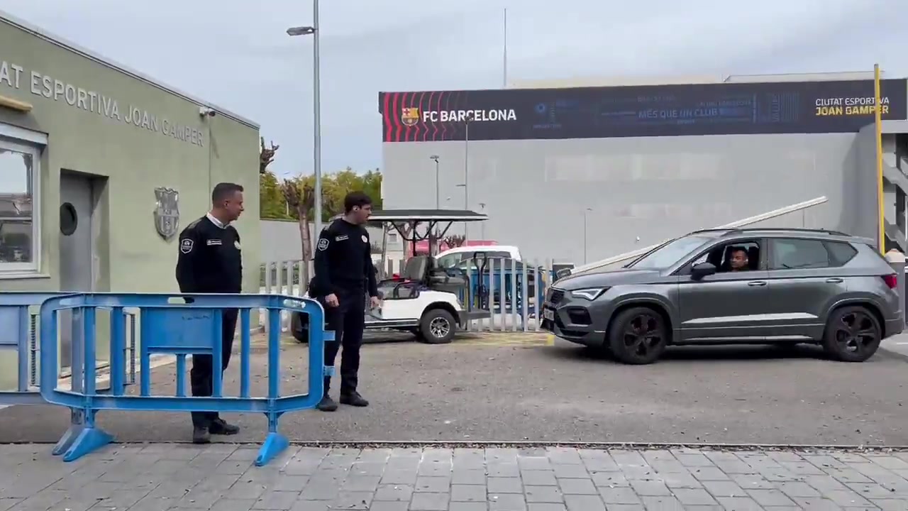 ?弗里克迎来60岁生日，巴萨球迷为他送上蛋糕&唱生日歌?