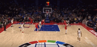 纳斯:目前来看马克西的伤势并不重 几位医生对他进行了检查