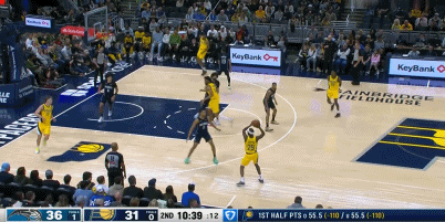 ?初生牛犊不怕虎！新秀弗菲点飞防守突破单臂抡圆砸扣比塔泽