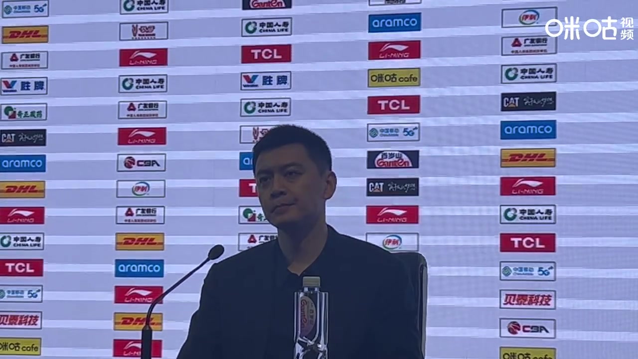 布置末节最后一攻很平静 杨鸣：对球员有信心 另外输了还有机会翻