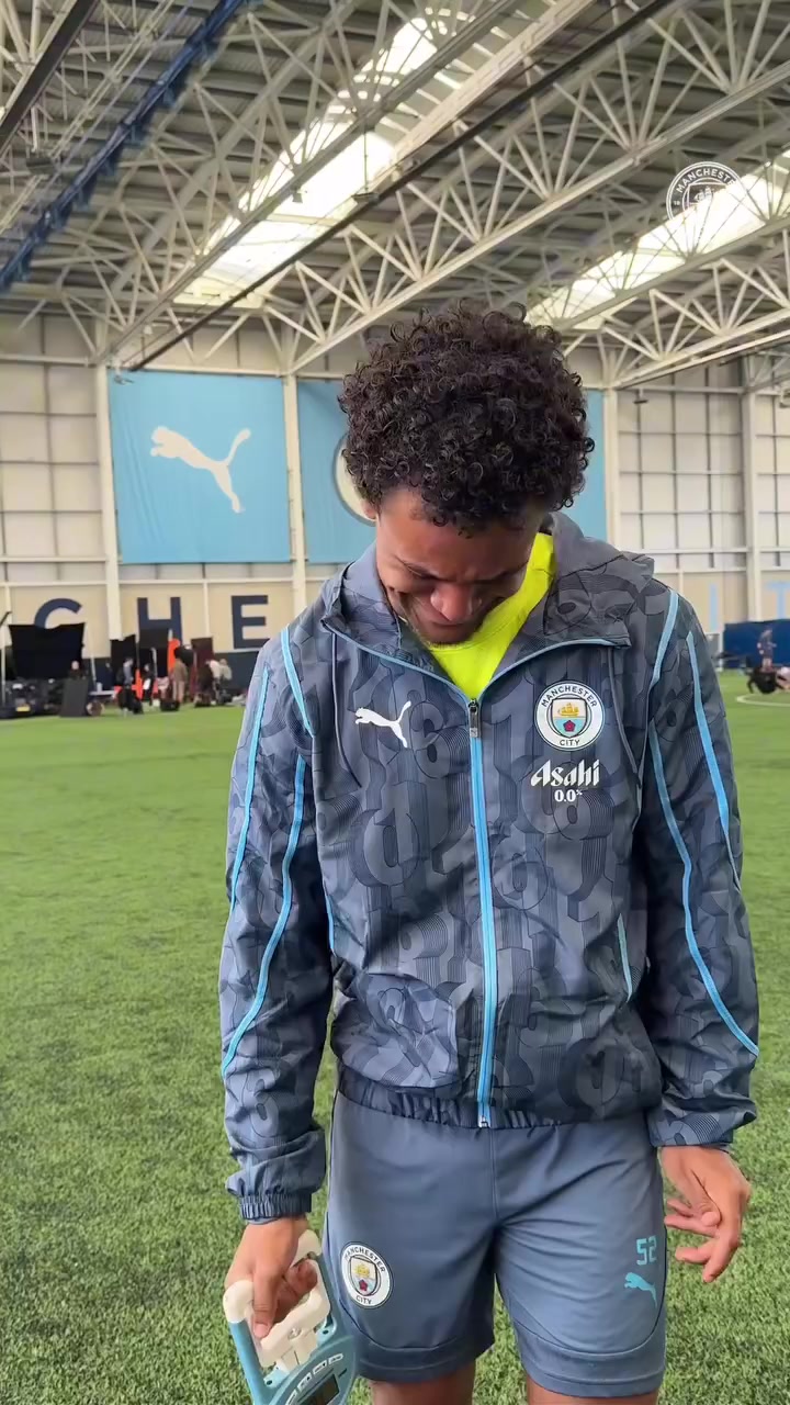 曼城球员握力大比拼！哪位球员拥有最强大的握力？