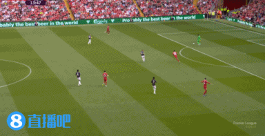 不收礼？琼斯禁区内被断，阿森纳球员互相让球错失射门良机