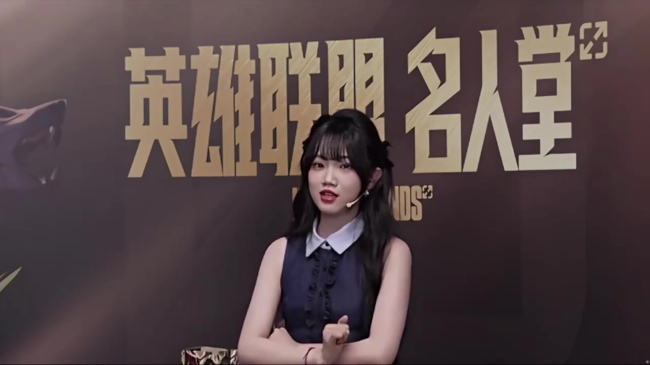 你说四大皆空,却紧闭双眼?赛后Uzi名人节目 所有嘉宾目不斜视 不敢看十月美腿